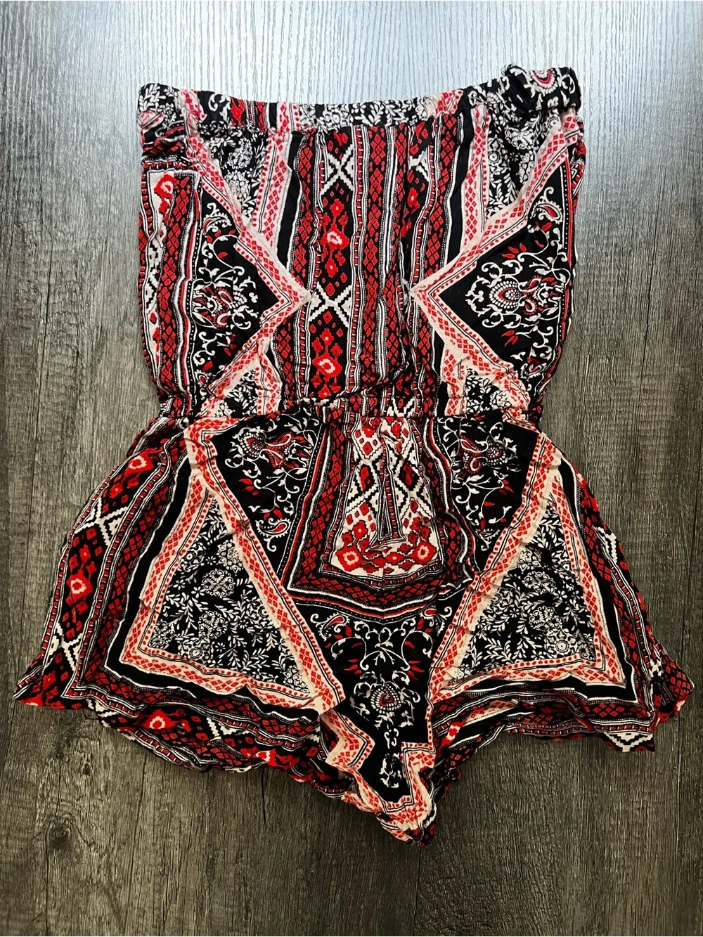 Strapless Patterned Romper - Picture 5 of 8